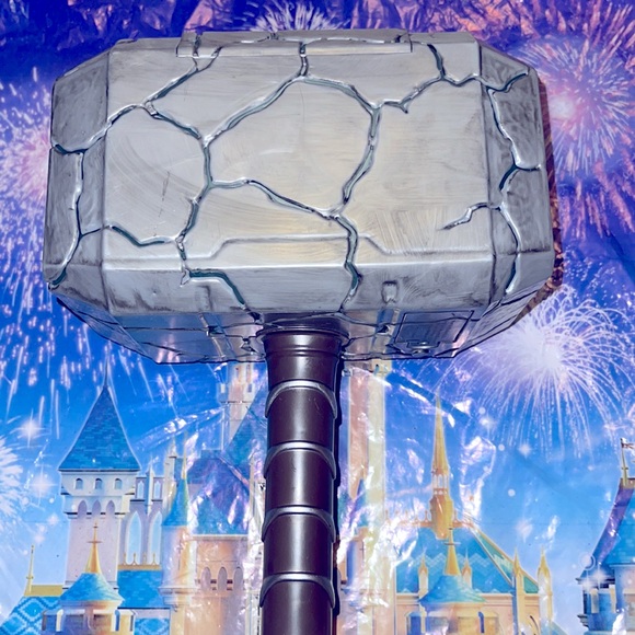 DISNEY PARKS EXCLUSIVE-MARVEL AVENGERS THOR HAMMER LIGHT UP DRINK HOLDER - Picture 4 of 14